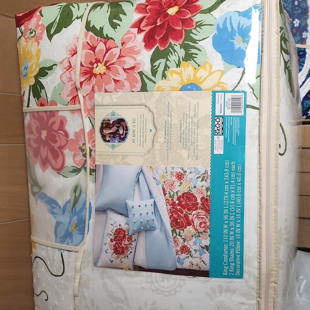 BNNT Pioneer Woman Sweet Rose king size Comforter bed set